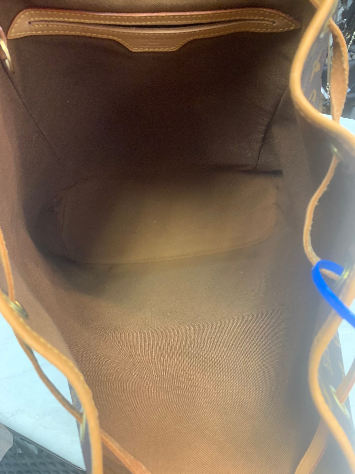 Backpack Designer By Louis Vuitton Size: Large