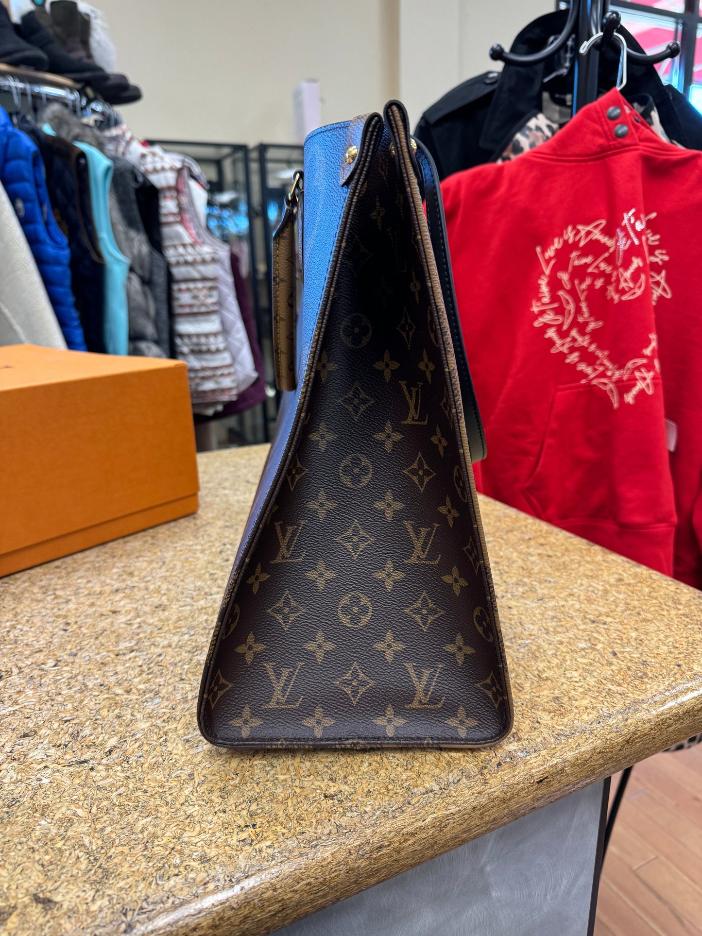 Handbag Luxury Designer By Louis Vuitton Size: Large