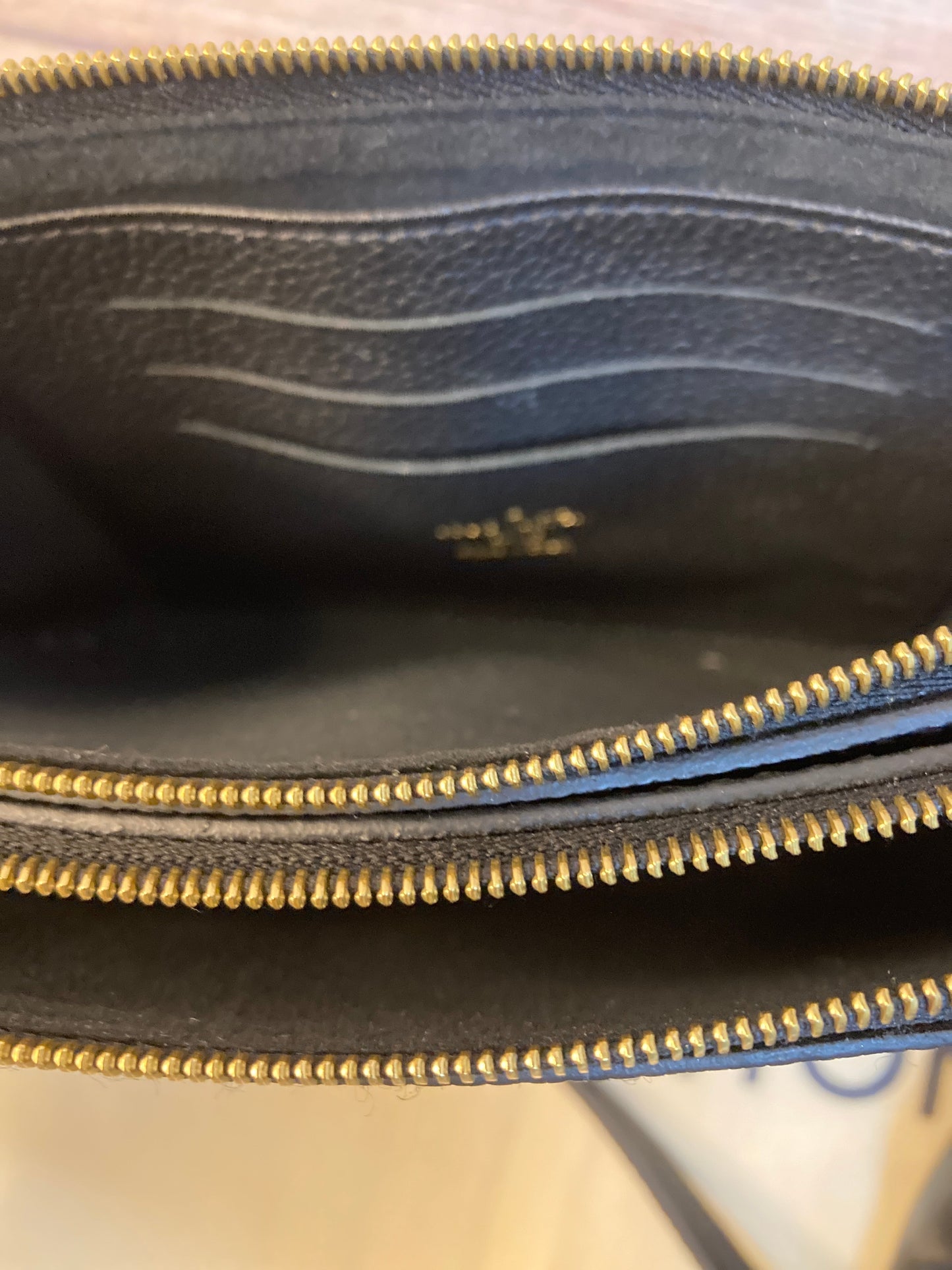 Crossbody Luxury Designer By Louis Vuitton Size: Medium