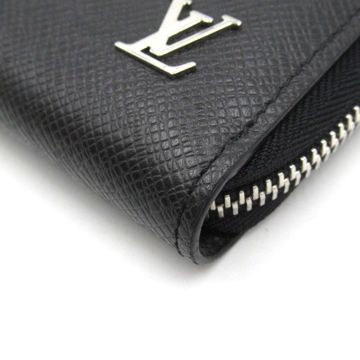 LOUIS VUITTON Zippy Dragonne Black Black Taiga leather M69409