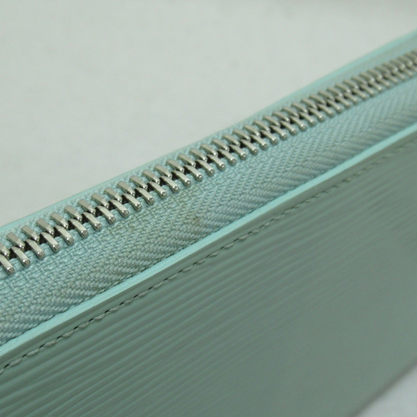 LOUIS VUITTON Zippy wallet Green Amand Epi-electric leather M60313