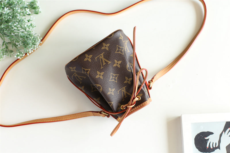Franco Shops - Louis Vuittons - 9390