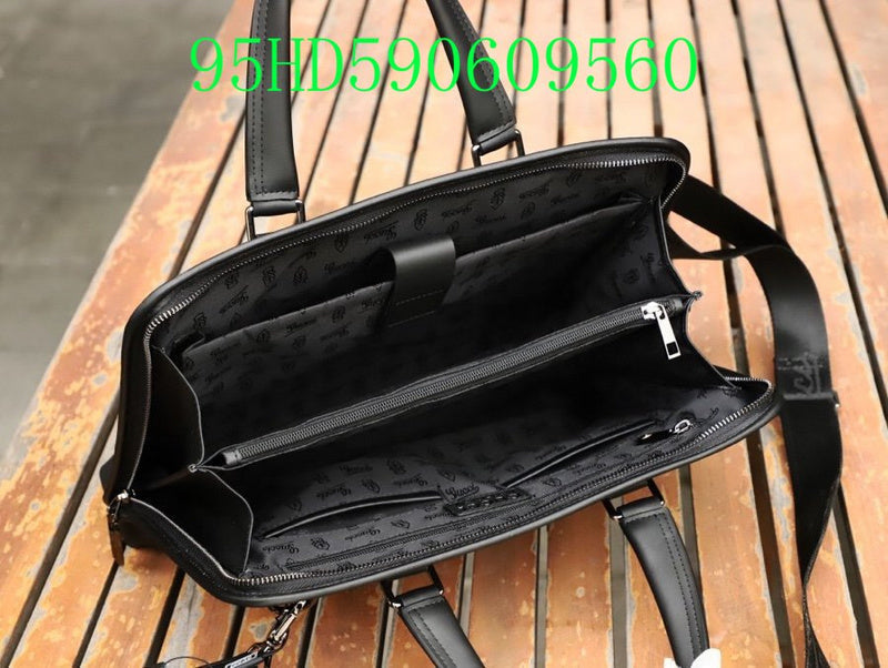 Gucci Bags - The Tote 944