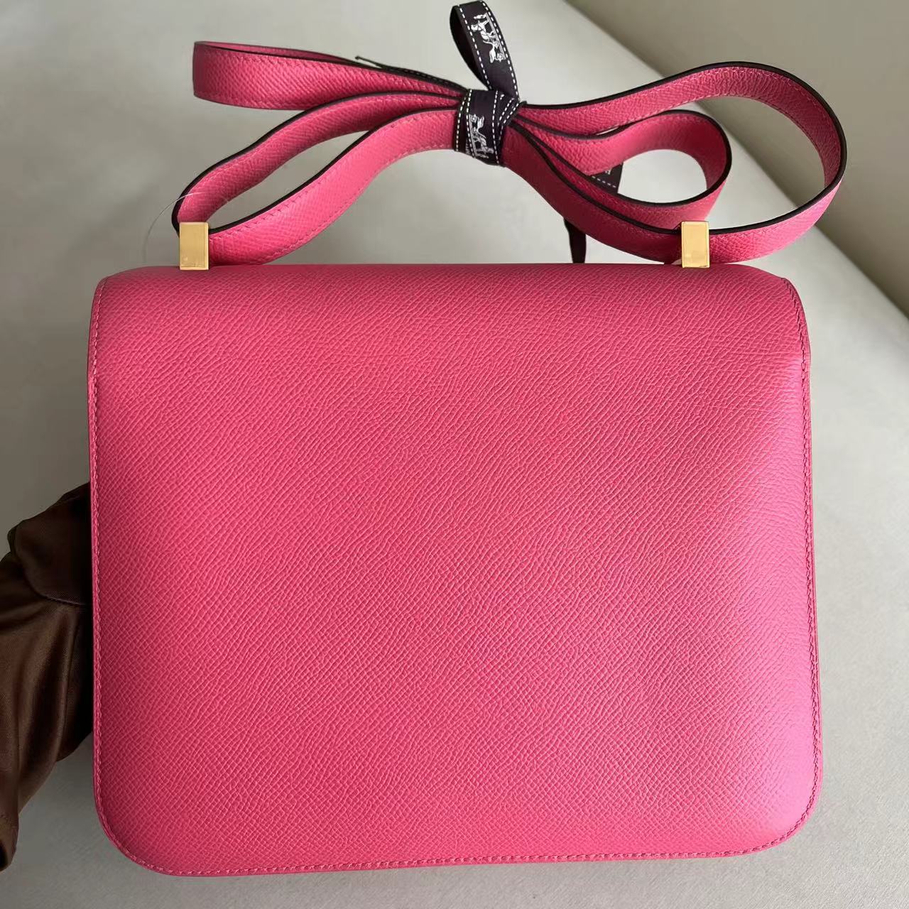 Pre-owned Hermes Constance 24 Horseshoe Stamp Verso Rose Azalee & Craie Epsom, Golden hw, 2017, w/ dust bag