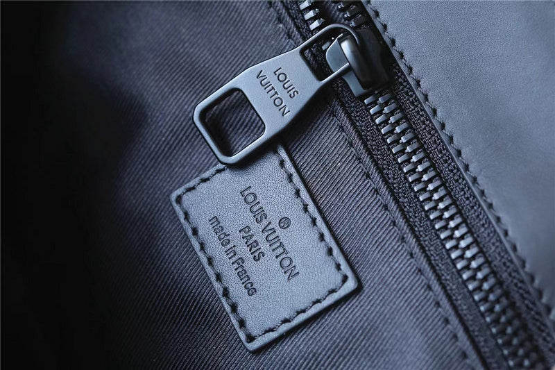 Franco Shops - Louis Vuittons - 9781