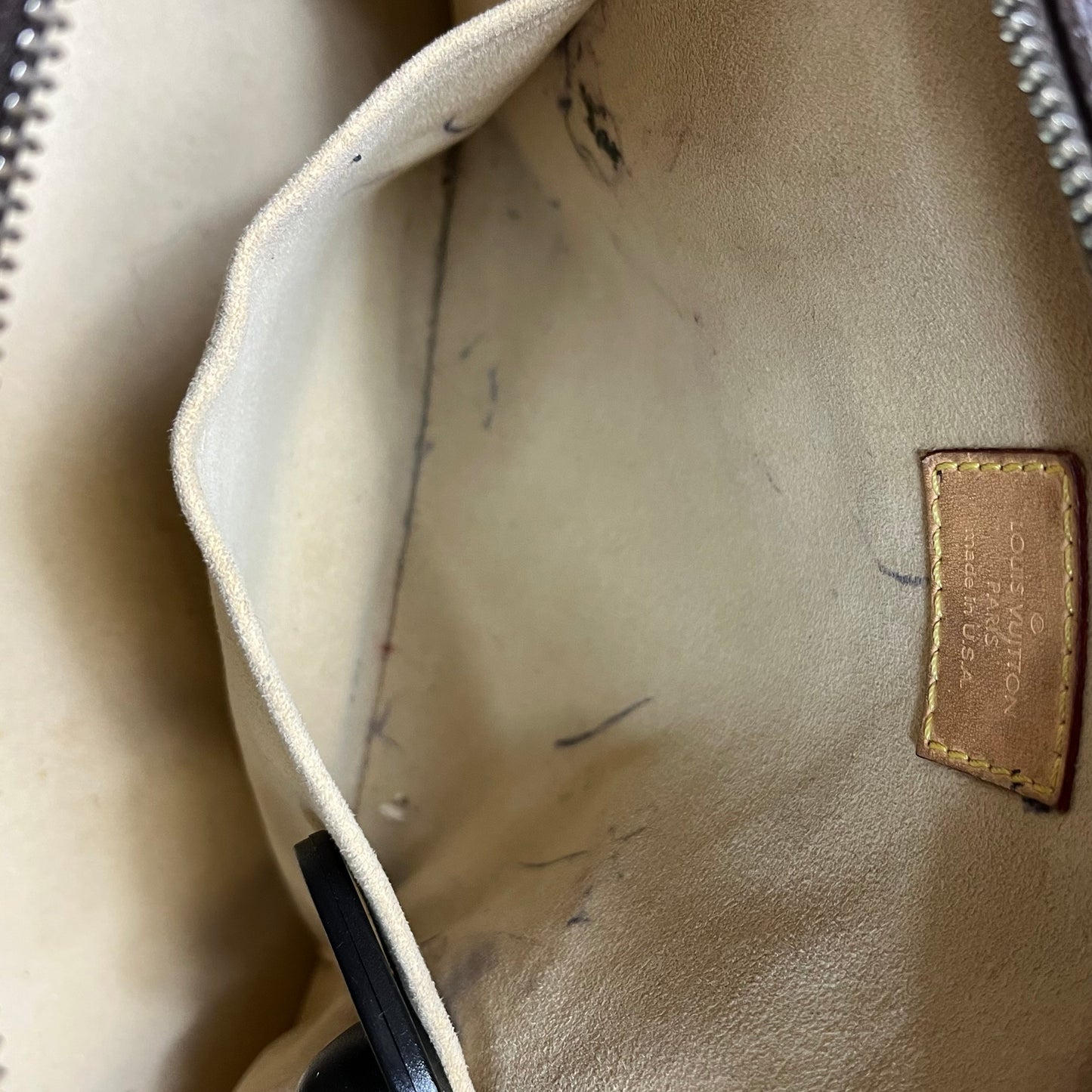 Handbag Luxury Designer By Louis Vuitton Size: Medium