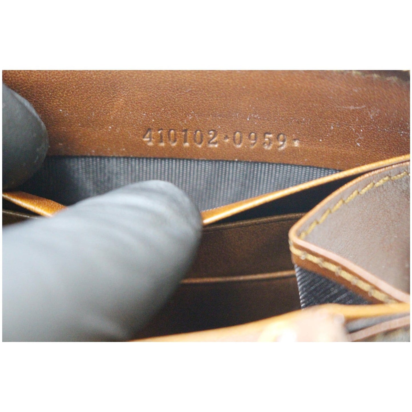 GUCCI GG Supreme Zip Around Wallet Beige 410102