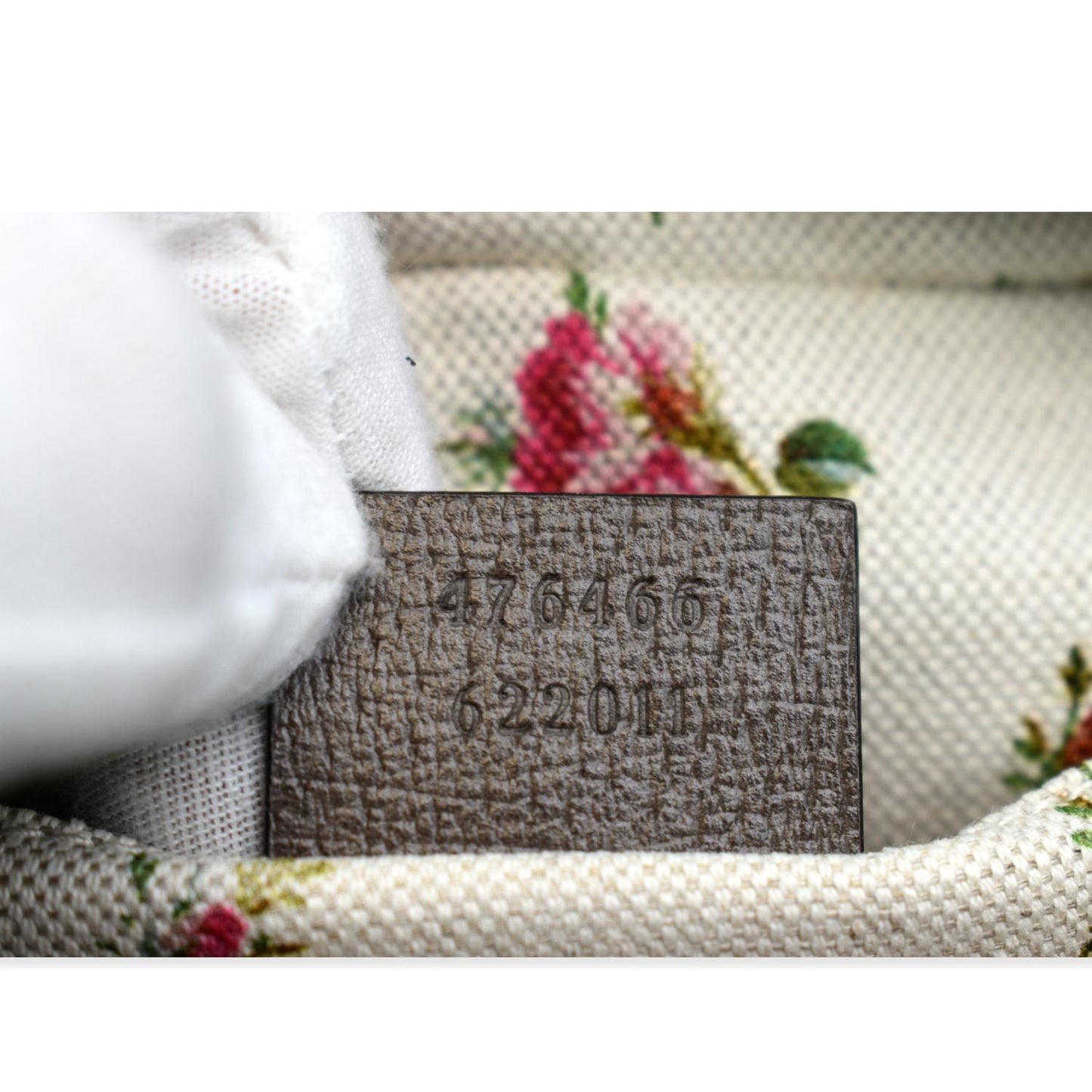 GUCCI Neo Vintage GG Supreme Canvas Messenger Bag Beige 476466