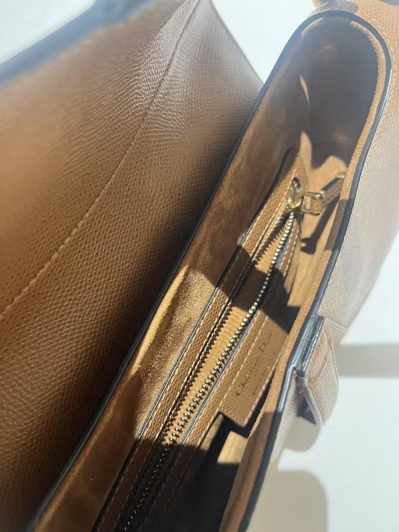 Pre-owned Certified Dior Saddle in Golden Brown Grained Calfskin with Golden Hardware, 2020, w/ dust bag