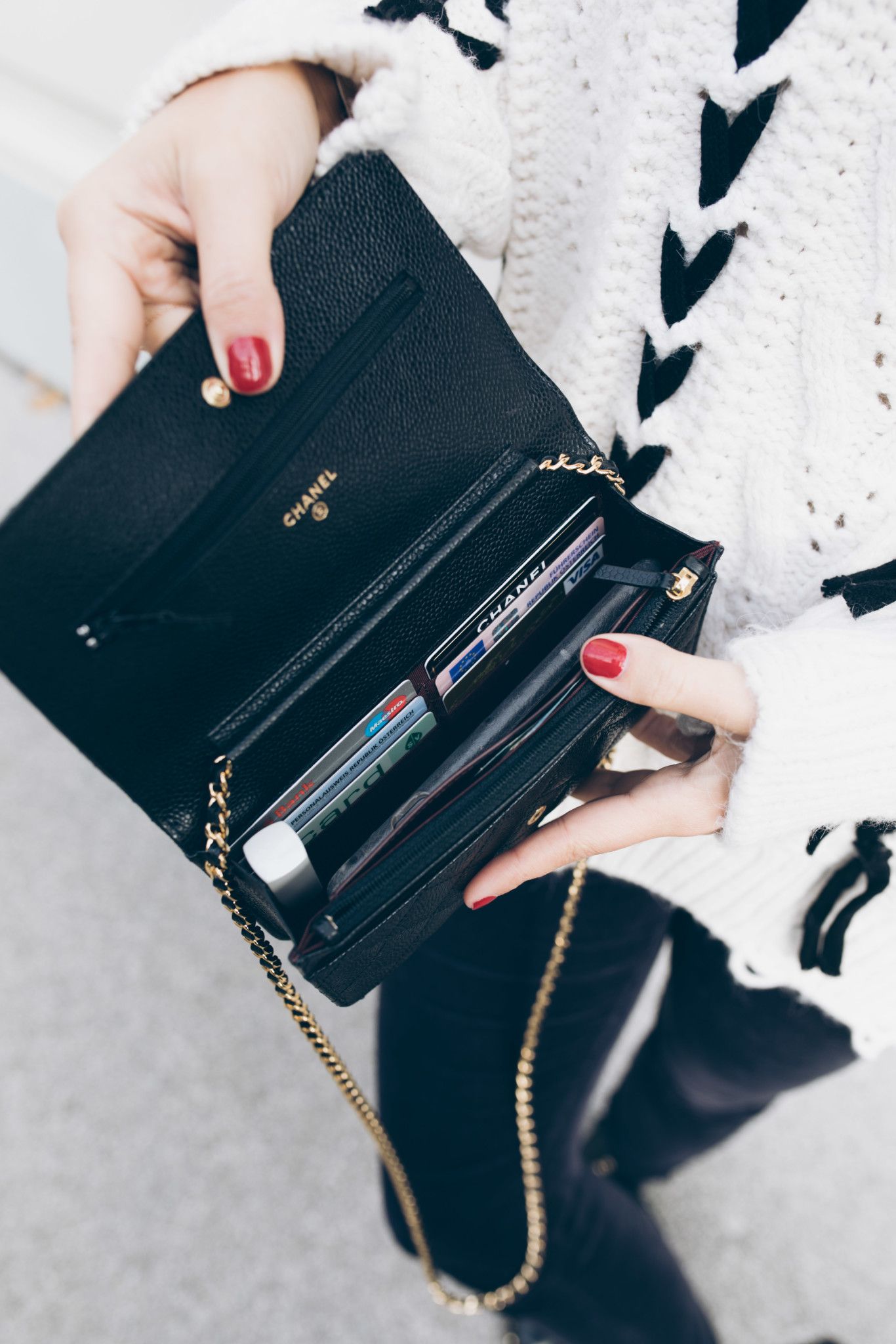 Chanel Wallet On Chain – WOC Chevron Lambskin Black SiLouis Vuittoner-Toned