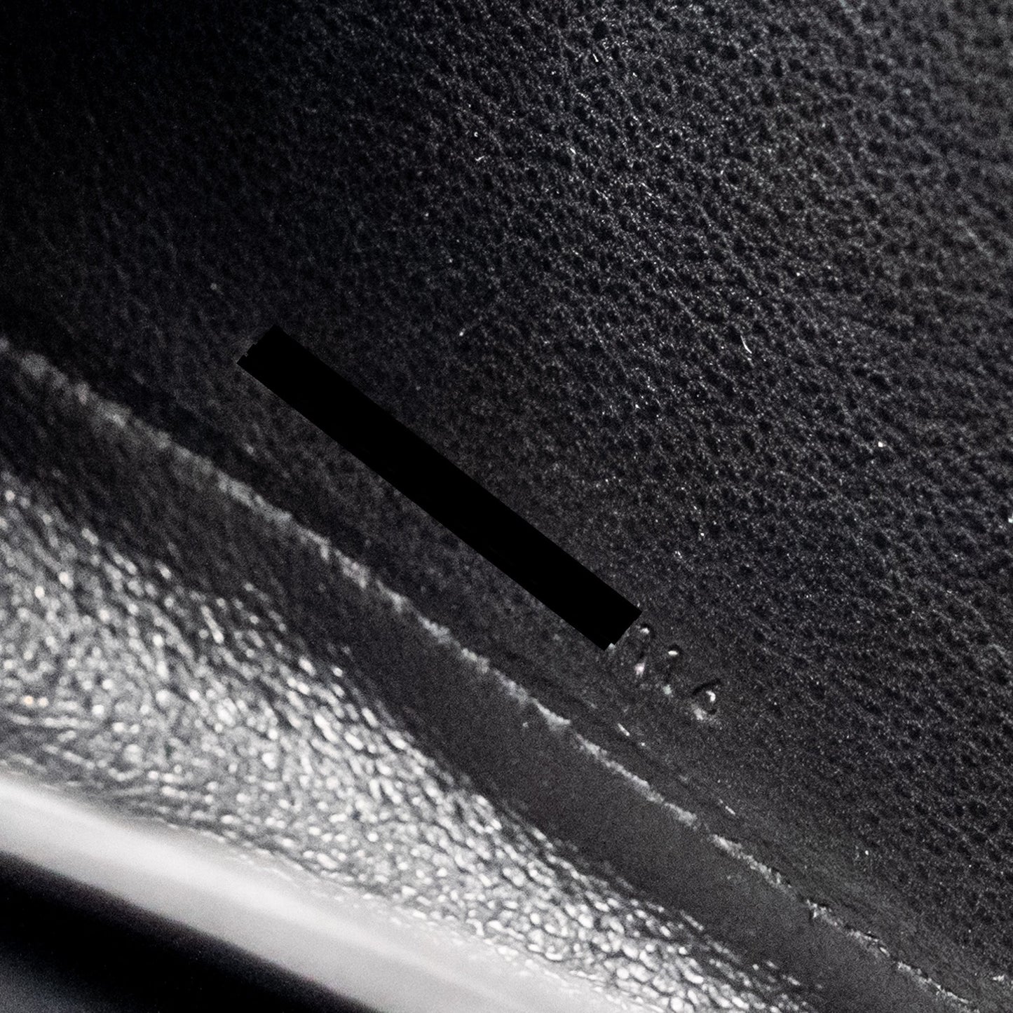 SAINT LAURENT / YSL Classic Chain Wallet Croc-Embossed Calfskin Black SHW