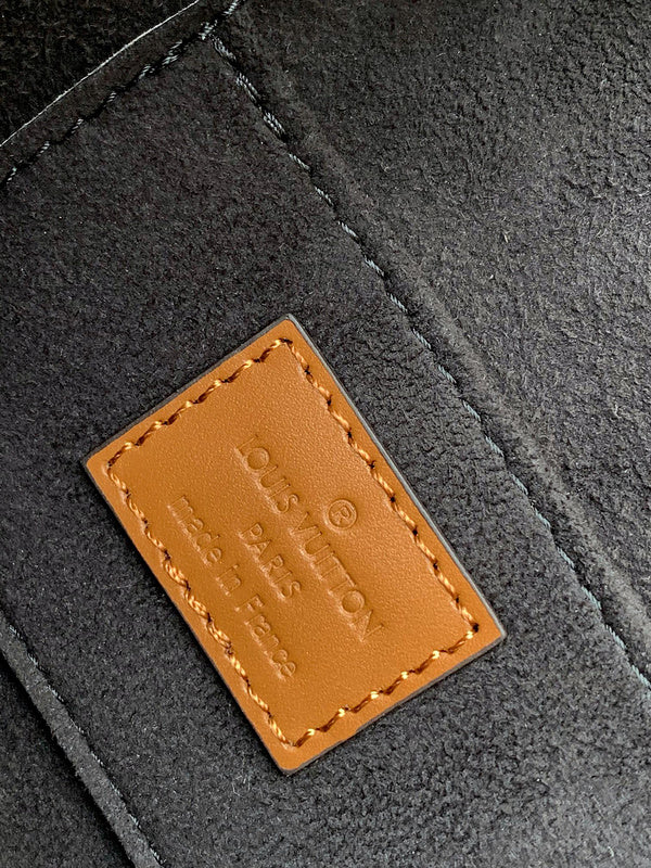 Franco Shops - Louis Vuittons - 15360