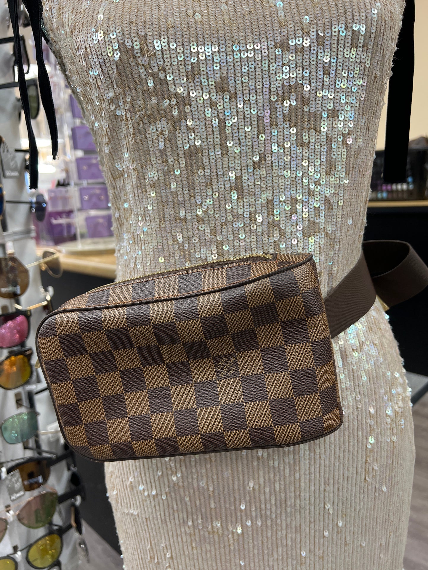 Belt Bag Luxury Designer By Louis Vuitton Size: Medium