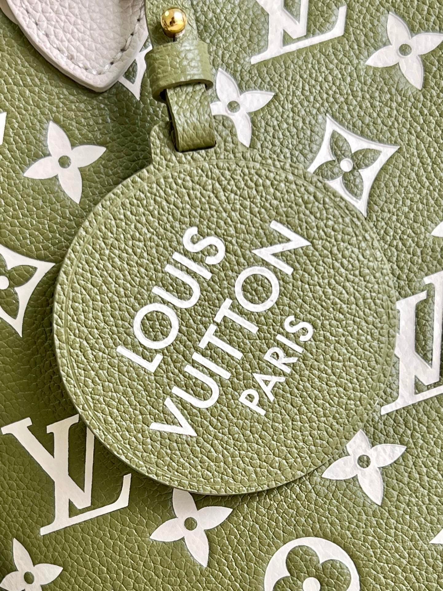 Louis Vuitton Neverfull MM Tote Bag
