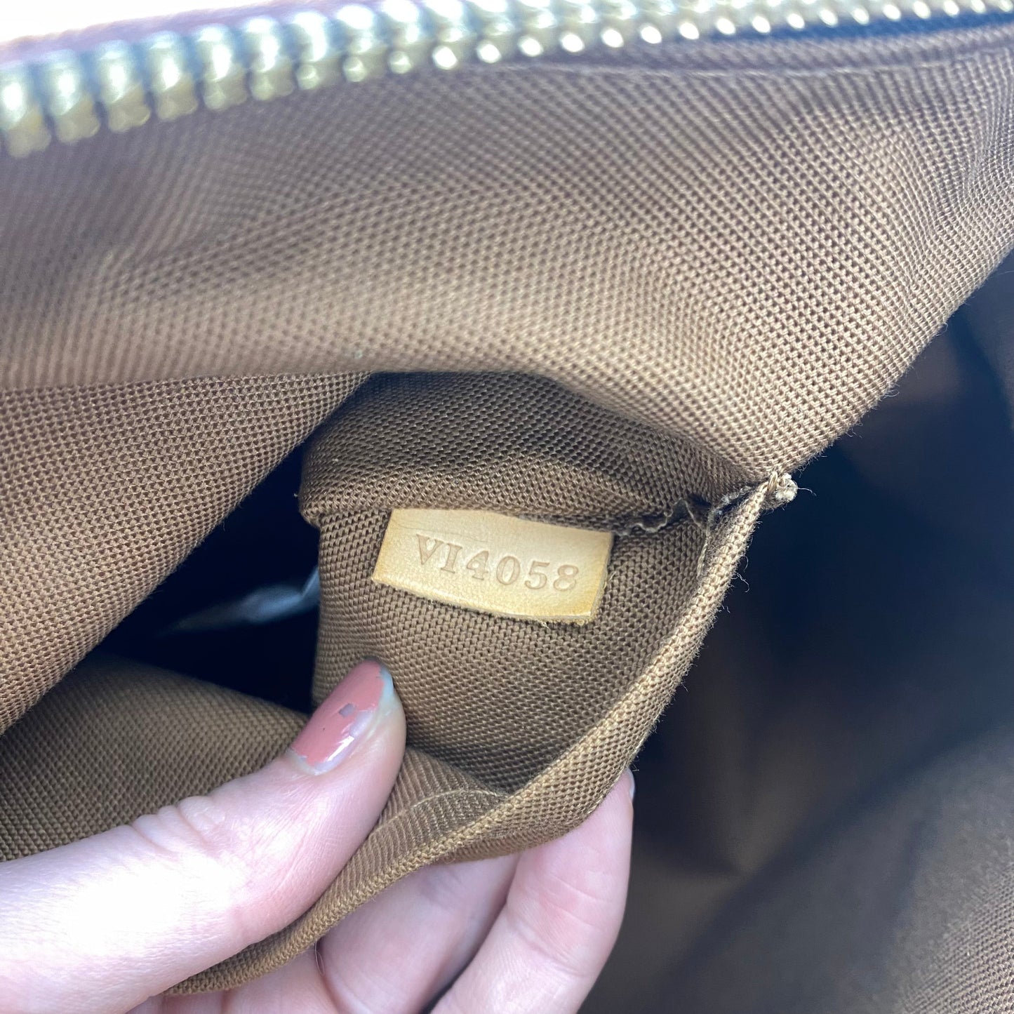 Handbag Luxury Designer By Louis Vuitton Size: Medium