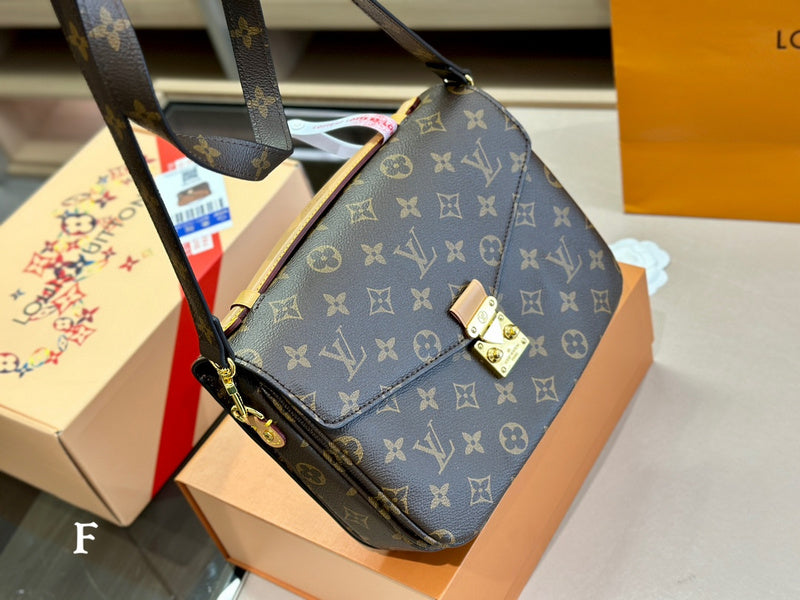 Franco Shops - Louis Vuittons  - 15032