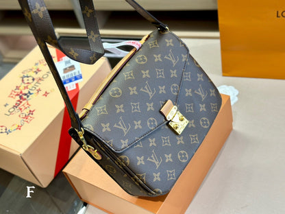 Franco Shops - Louis Vuittons  - 15032