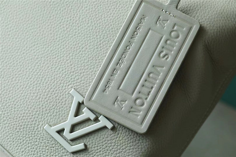 Franco Shops - Louis Vuittons  - 9906
