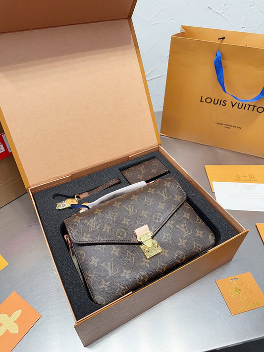 Franco Shops - Louis Vuittons  - 15024