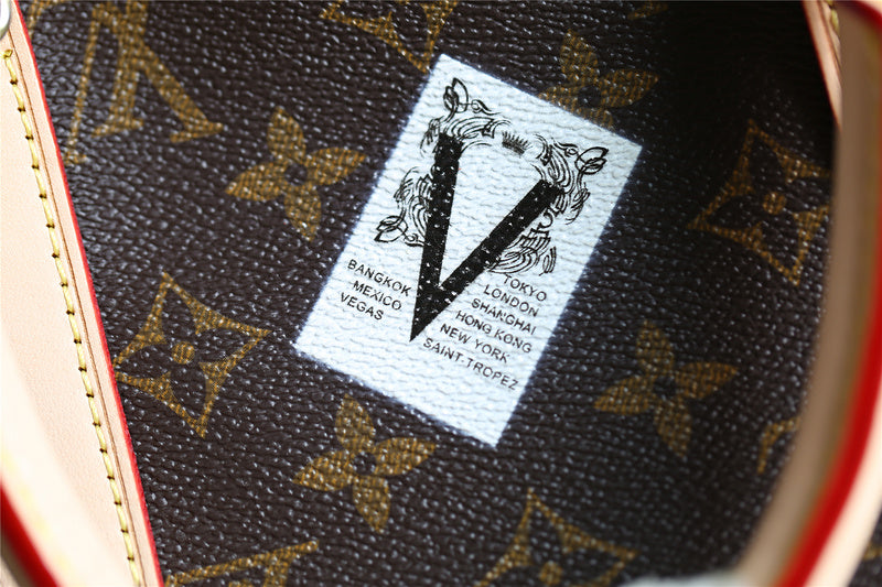 Franco Shops - Louis Vuittons  - 9451