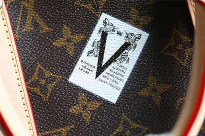 Franco Shops - Louis Vuittons  - 9451