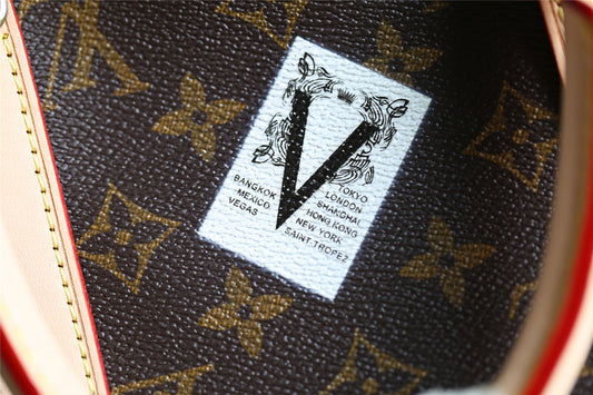 Franco Shops - Louis Vuittons  - 9451