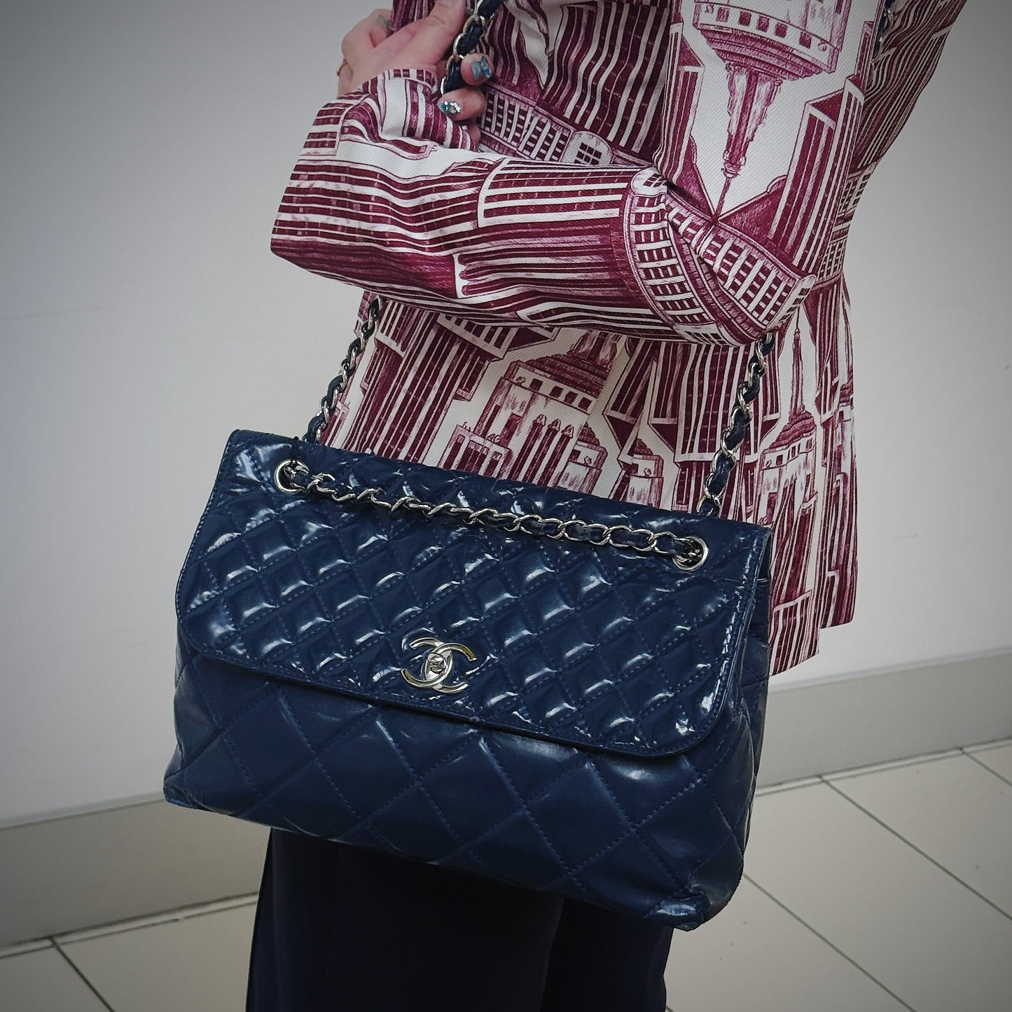 Chanel Quilted In the Business navy blue patent leather Flap bag TWS