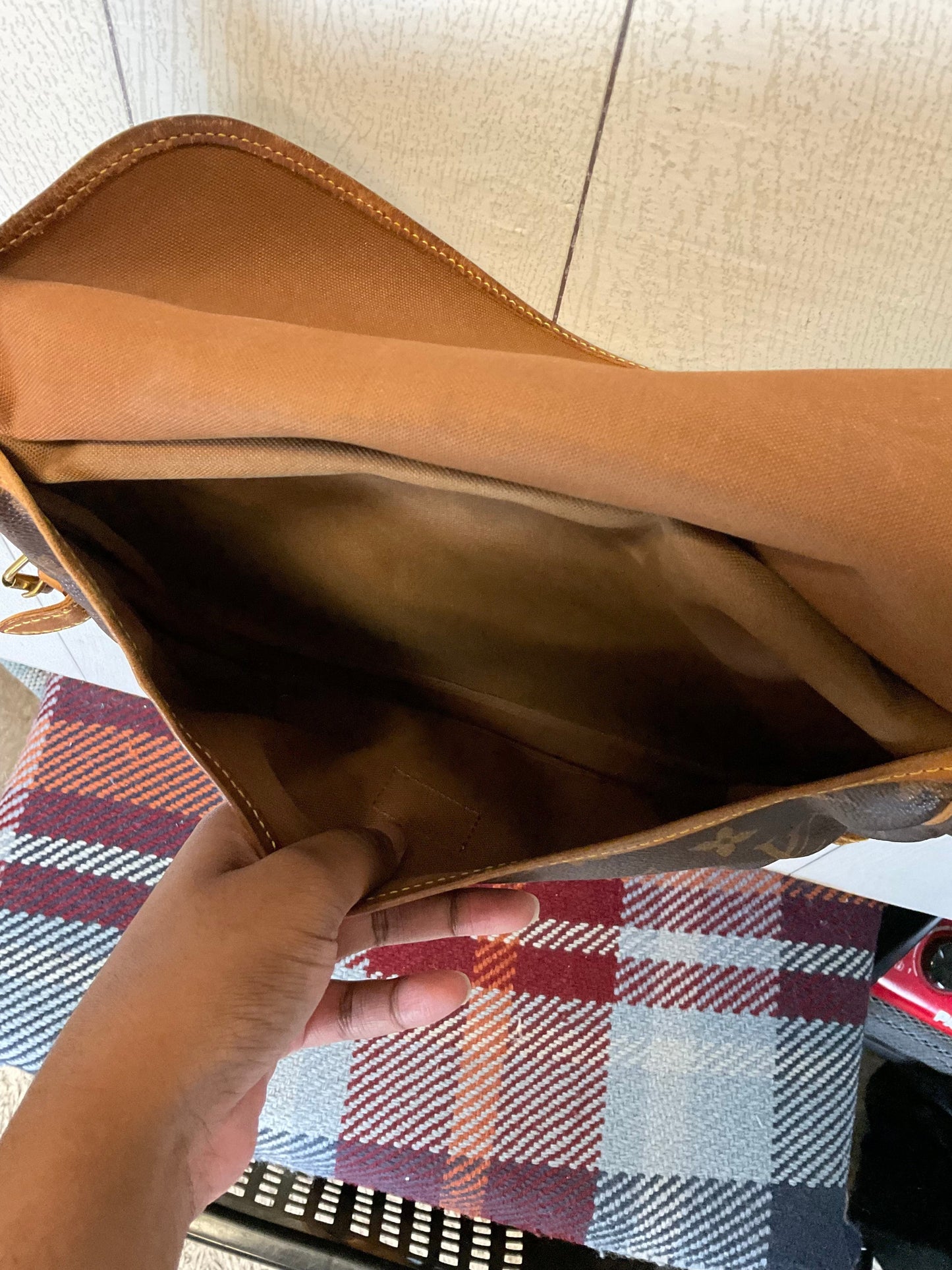 Crossbody Luxury Designer By Louis Vuitton  Size: Medium