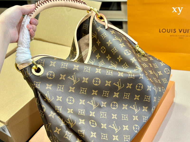 Franco Shops - Louis Vuittons  - 15006