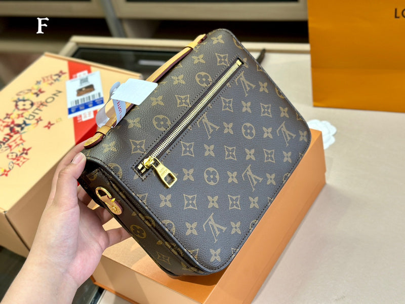 Franco Shops - Louis Vuittons  - 15032