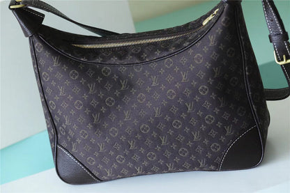 Franco Shops - Louis Vuittons  - 9942