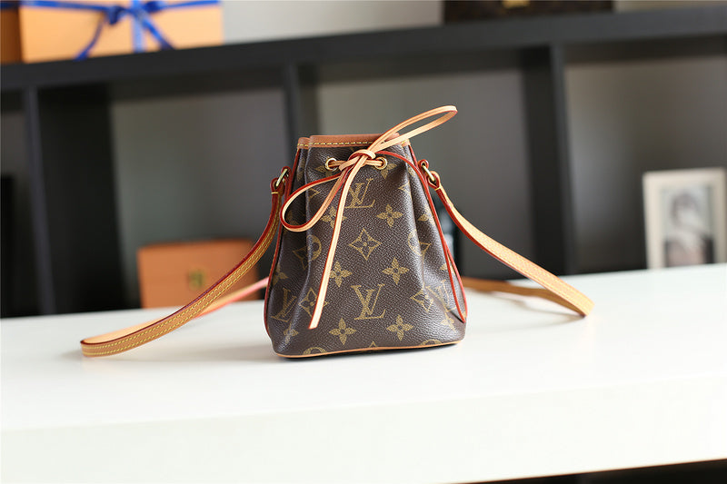 Franco Shops - Louis Vuittons  - 9390