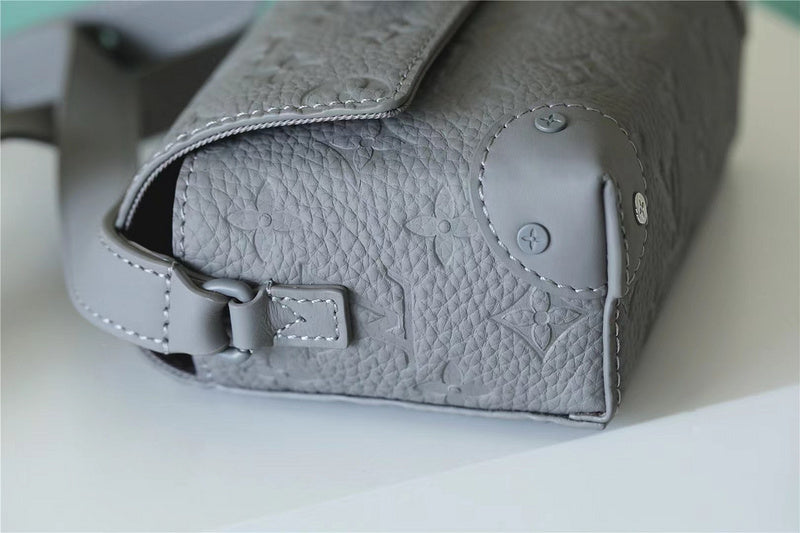 Franco Shops - Louis Vuittons  - 9985