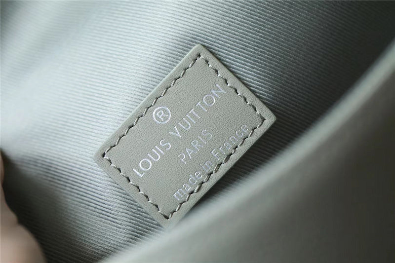 Franco Shops - Louis Vuittons  - 9917