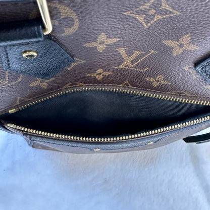 Handbag Designer By Louis Vuitton  Size: Large