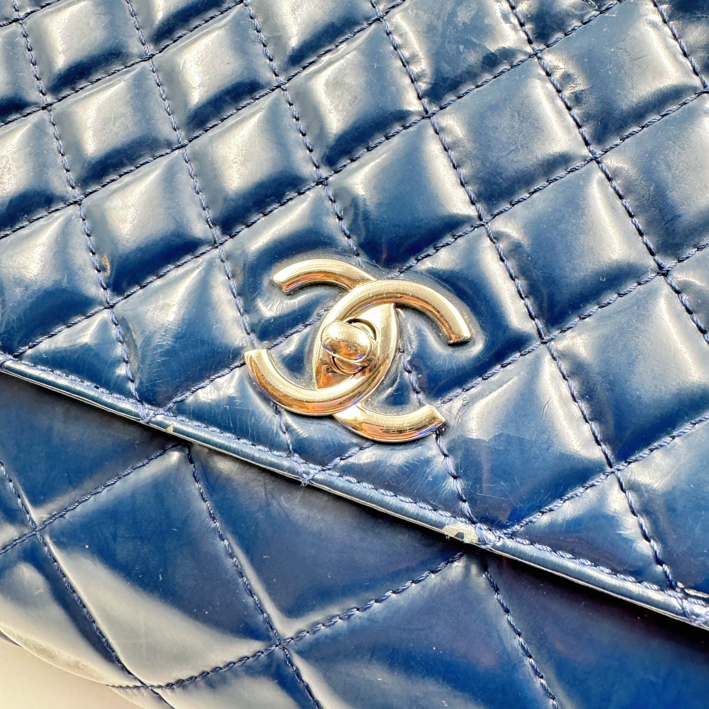 Chanel Quilted In the Business navy blue patent leather Flap bag TWS