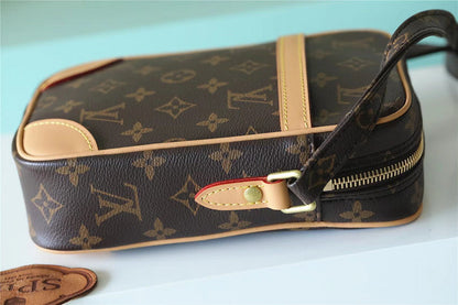 Franco Shops - Louis Vuittons  - 9902