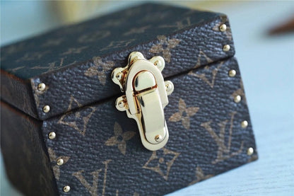Franco Shops - Louis Vuittons  - 9525