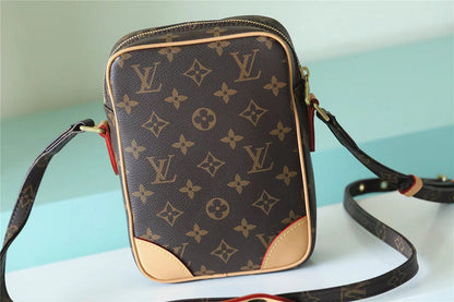 Franco Shops - Louis Vuittons  - 9902