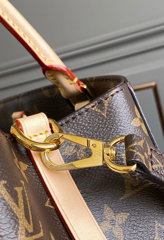 Franco Shops - Louis Vuittons  - 15420