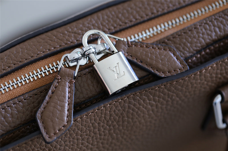 Franco Shops - Louis Vuittons  - 9877