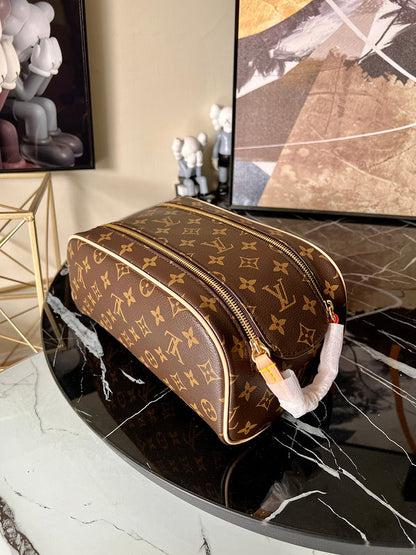 Franco Shops - Louis Vuittons  - 15728