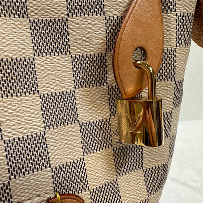 Handbag Designer By Louis Vuitton  Size: Large