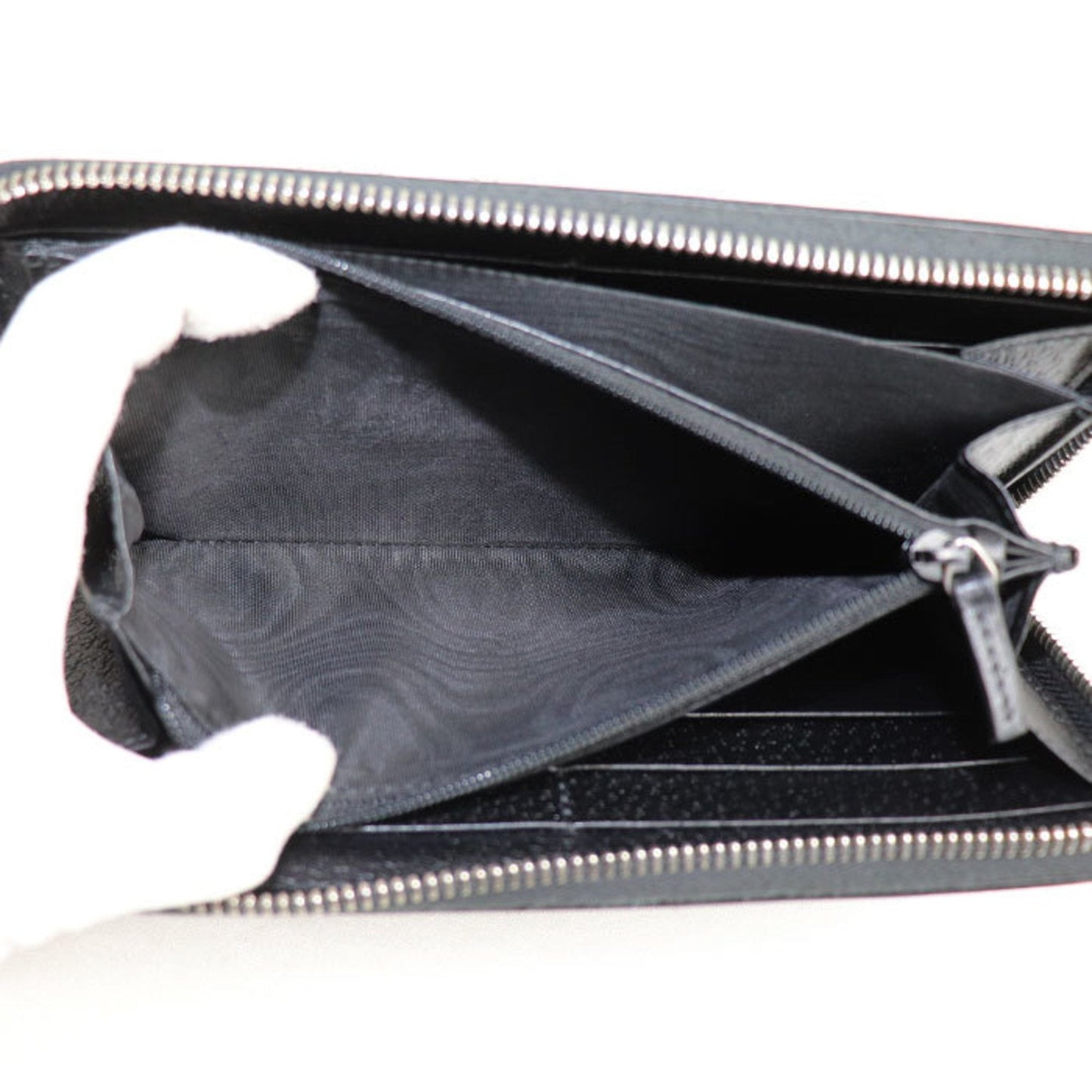 Gucci Zip around