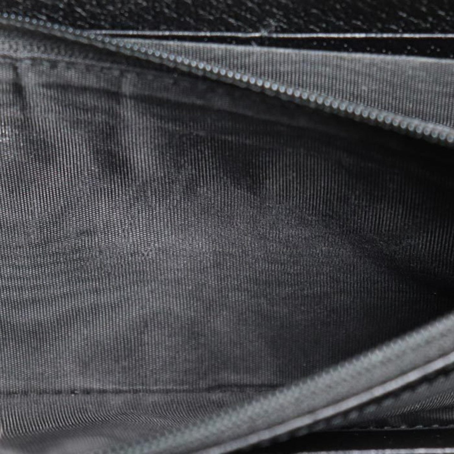 Gucci Zip around