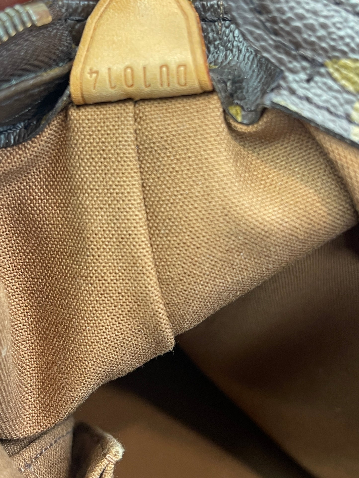 Handbag Luxury Designer By Louis Vuitton  Size: Large