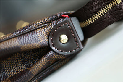 Franco Shops - Louis Vuittons  - 9377