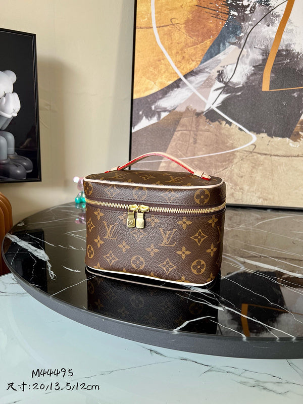 Franco Shops - Louis Vuittons  - 15731