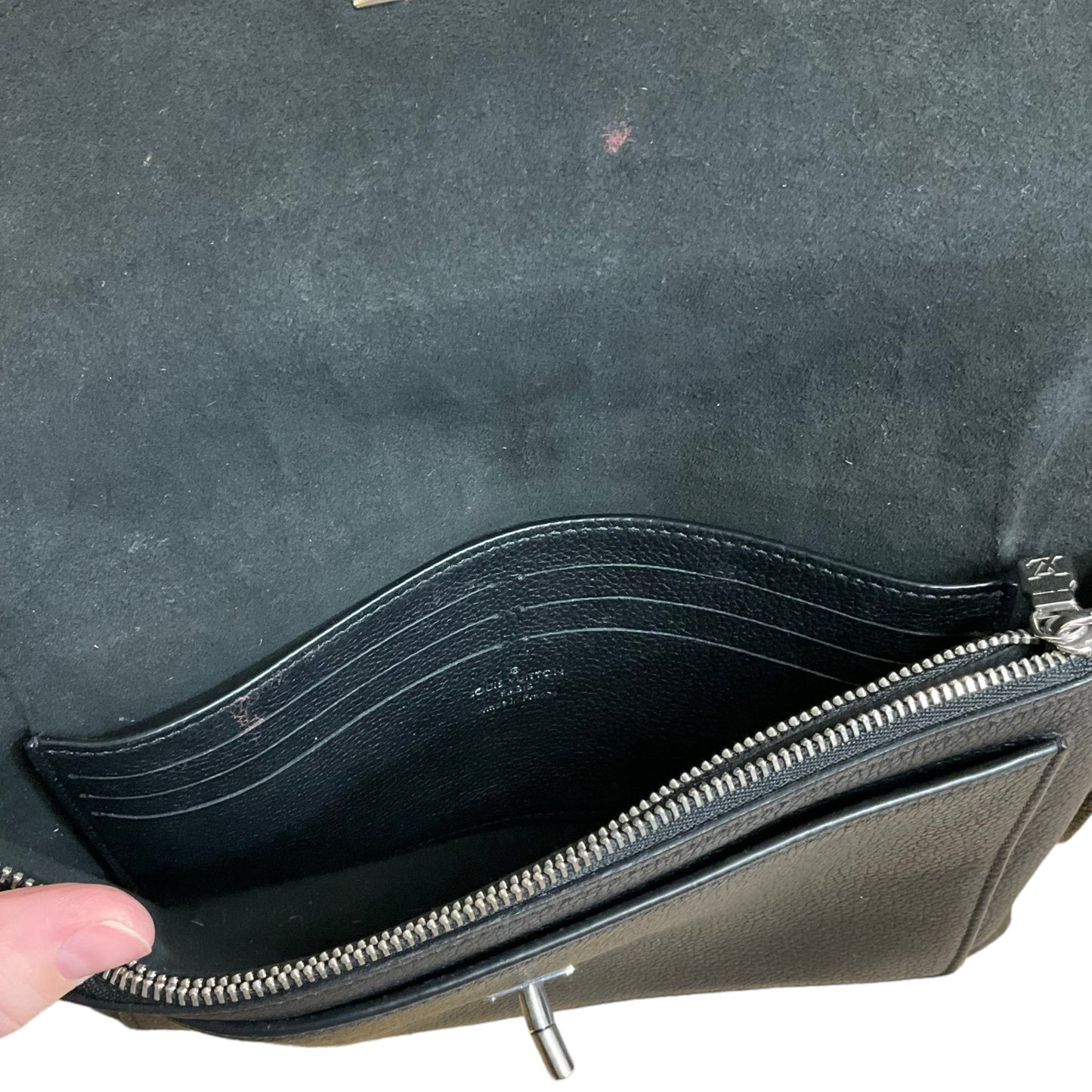 Handbag Luxury Designer By Louis Vuitton  Size: Small