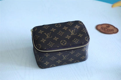 Franco Shops - Louis Vuittons  - 9204